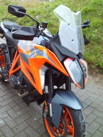 KTM 1290 Super Duke GT Tech Pack