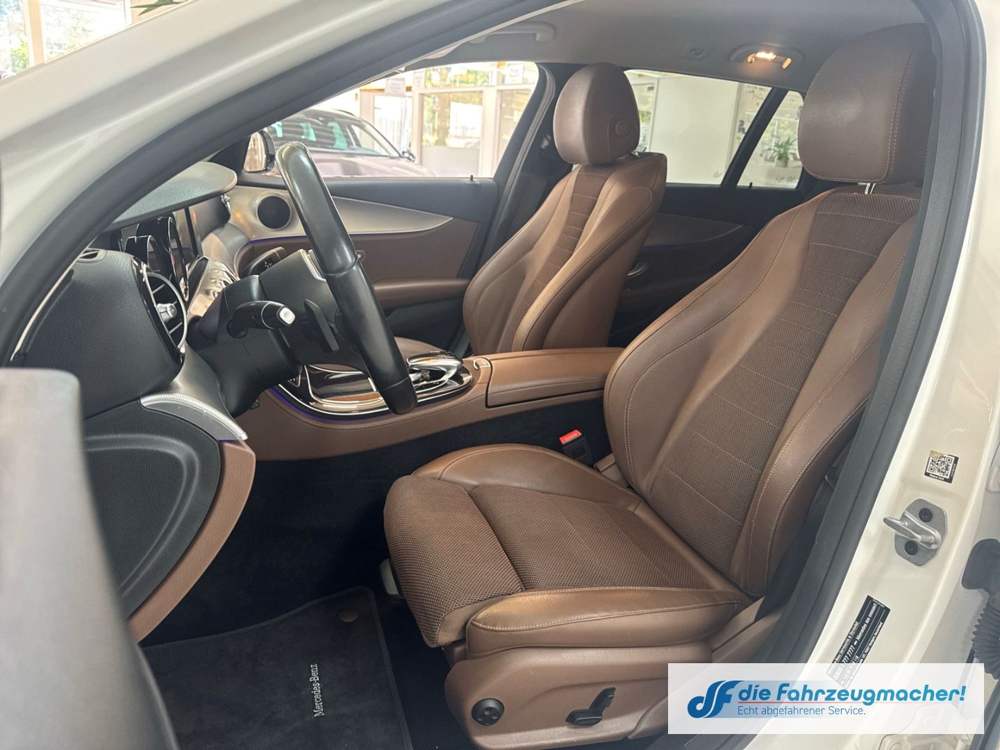 Fahrzeugabbildung Mercedes-Benz E 300 T-Modell de Niveau Navi Digitales Cockpit