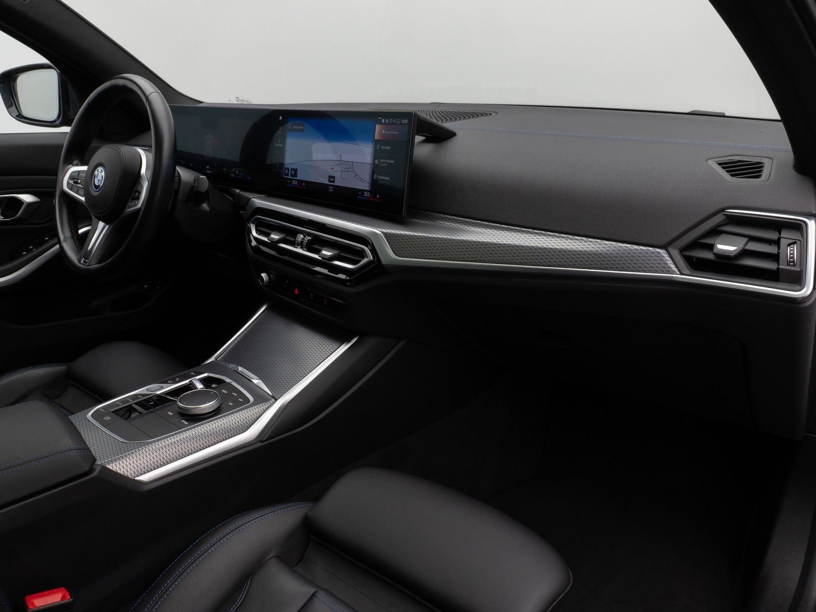 Fahrzeugabbildung BMW 330e xD M Sport Kamera DAB HiFi Komfort Panorama