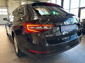 Skoda Superb Combi Style 4x4 *SZHZ*PDC*AHK*NAVI*KLIMA*