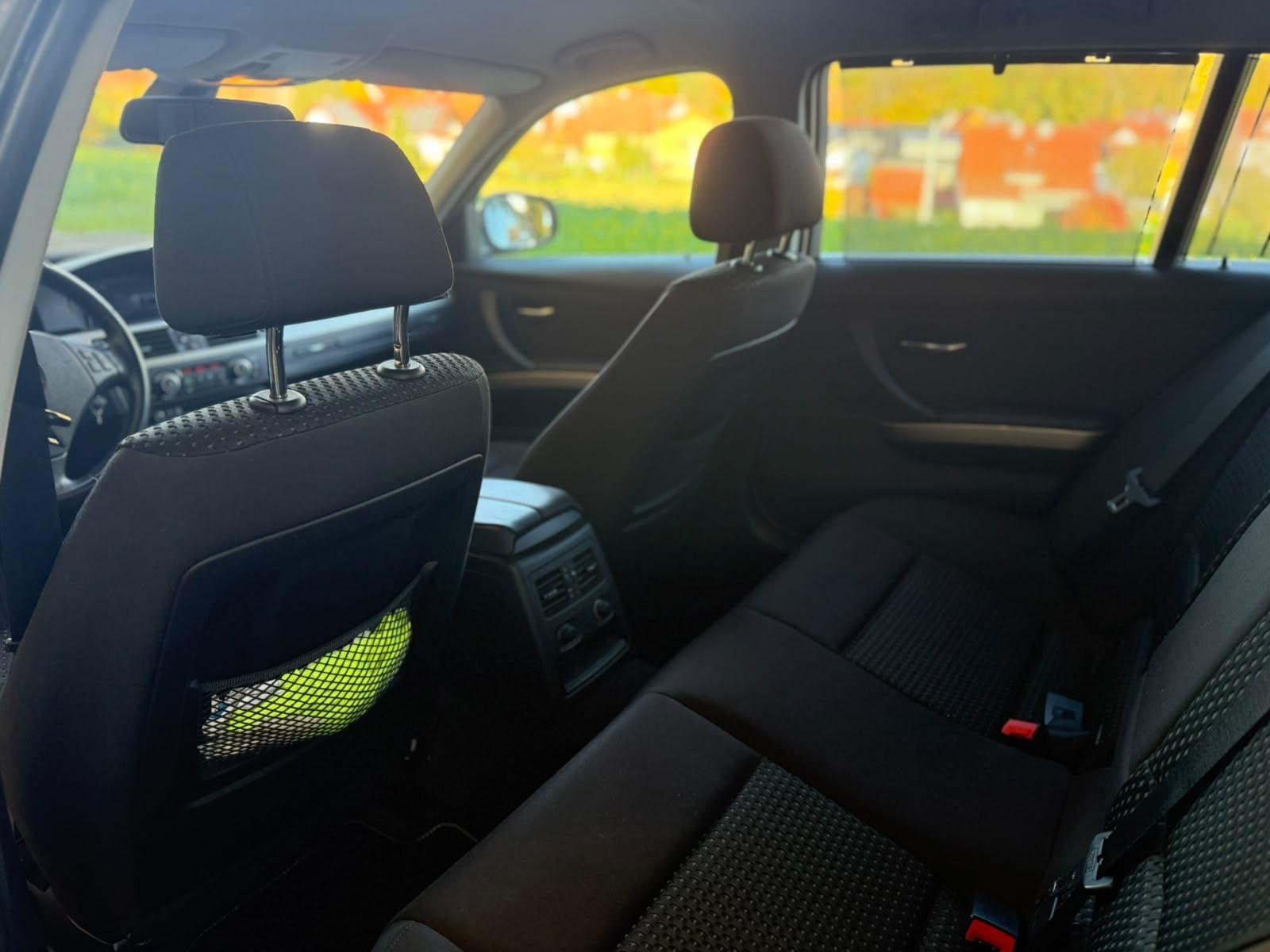 BMW 320 2010 — photo 12