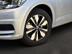 Fahrzeugabbildung Volkswagen Touran 2.0 TDI Move -- RearView/ ACC/ Navi