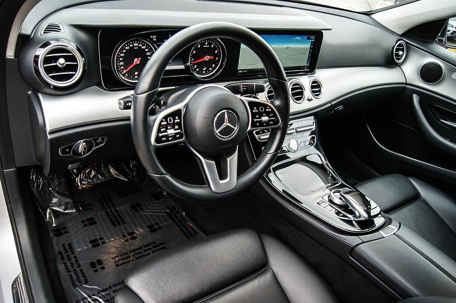 Fahrzeugabbildung Mercedes-Benz E 200 T-Modell 7-SITZER STANDHEIZUNG MULTI-BEAM