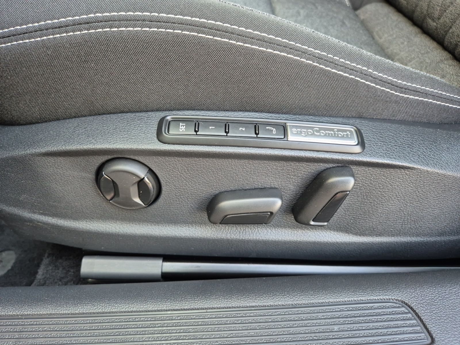 Fahrzeugabbildung Volkswagen Passat Variant TDI Business DSG Matrix Navi ACC