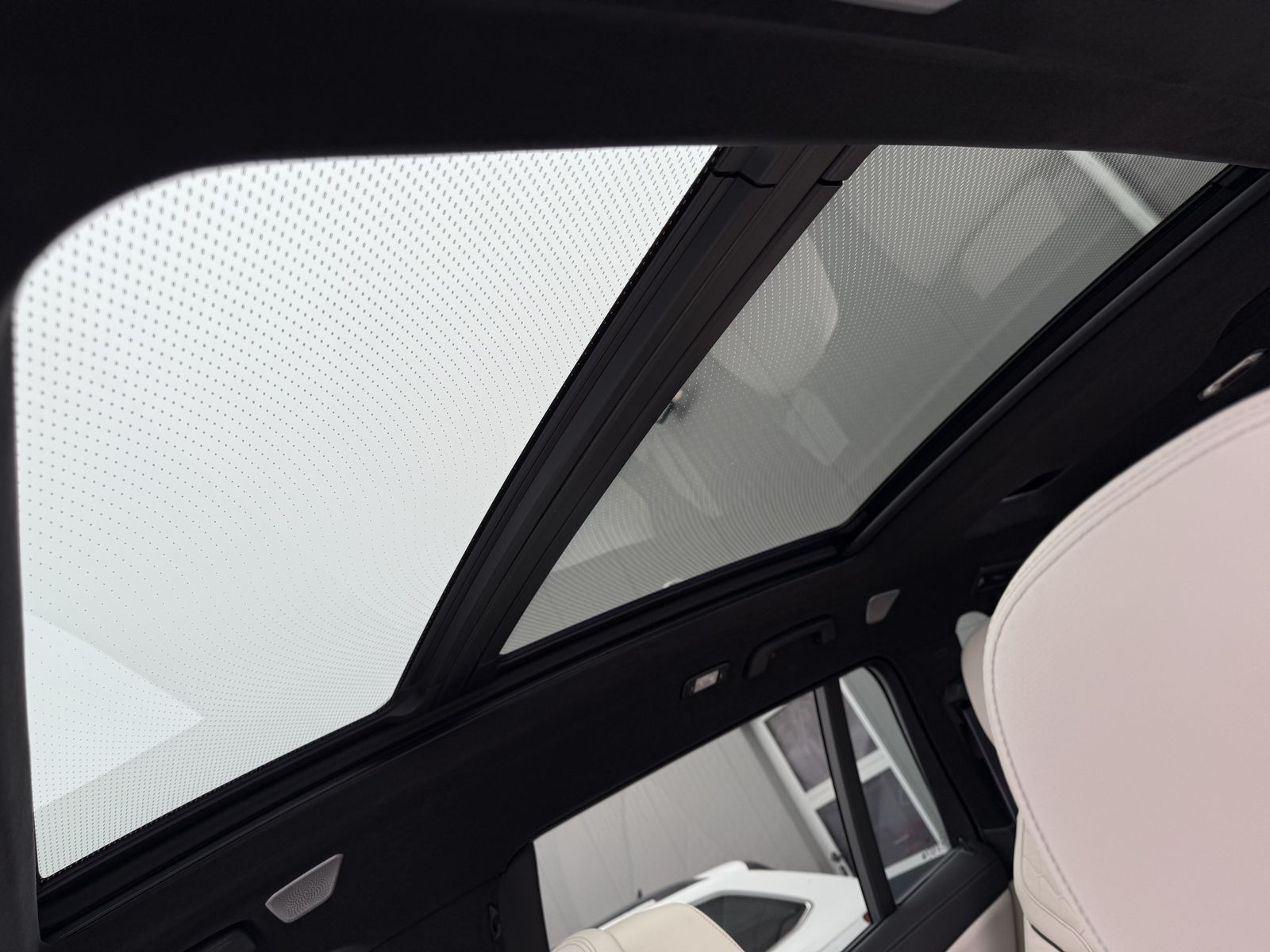 Fahrzeugabbildung BMW X7 M60i 6-Sitzer NAV+LASER+PANO+B&W+360°+ACC+1HD