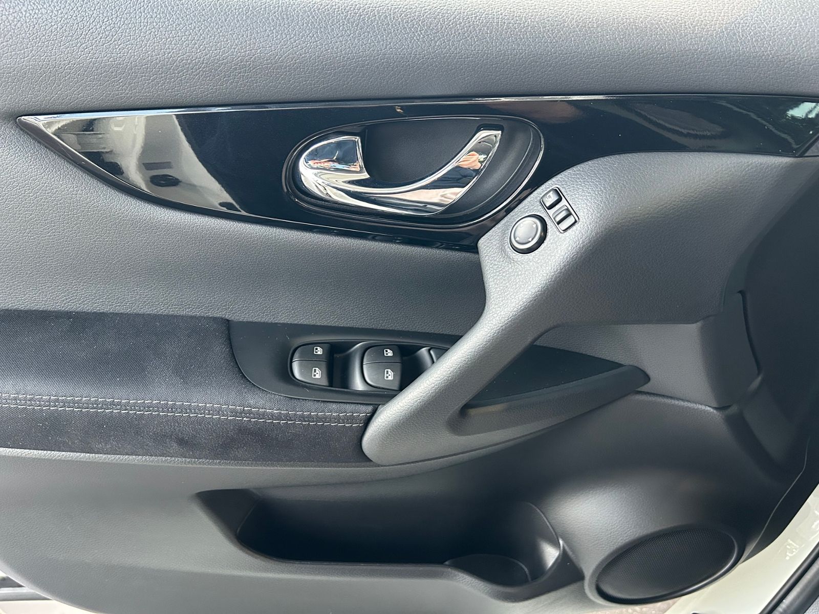 Fahrzeugabbildung Nissan Qashqai Zama PANO AHK 360° NAV SHZ 18"