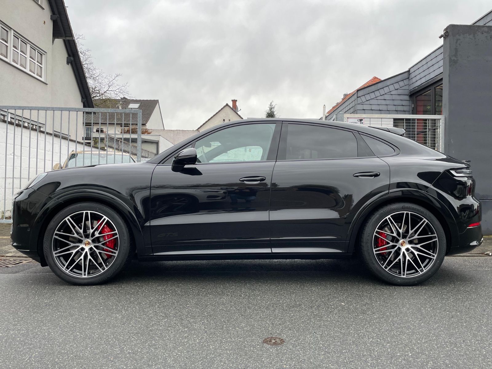 Fahrzeugabbildung Porsche Cayenne GTS Coupé |HUD|Matrix|ACC|AHK|Carbon|22"