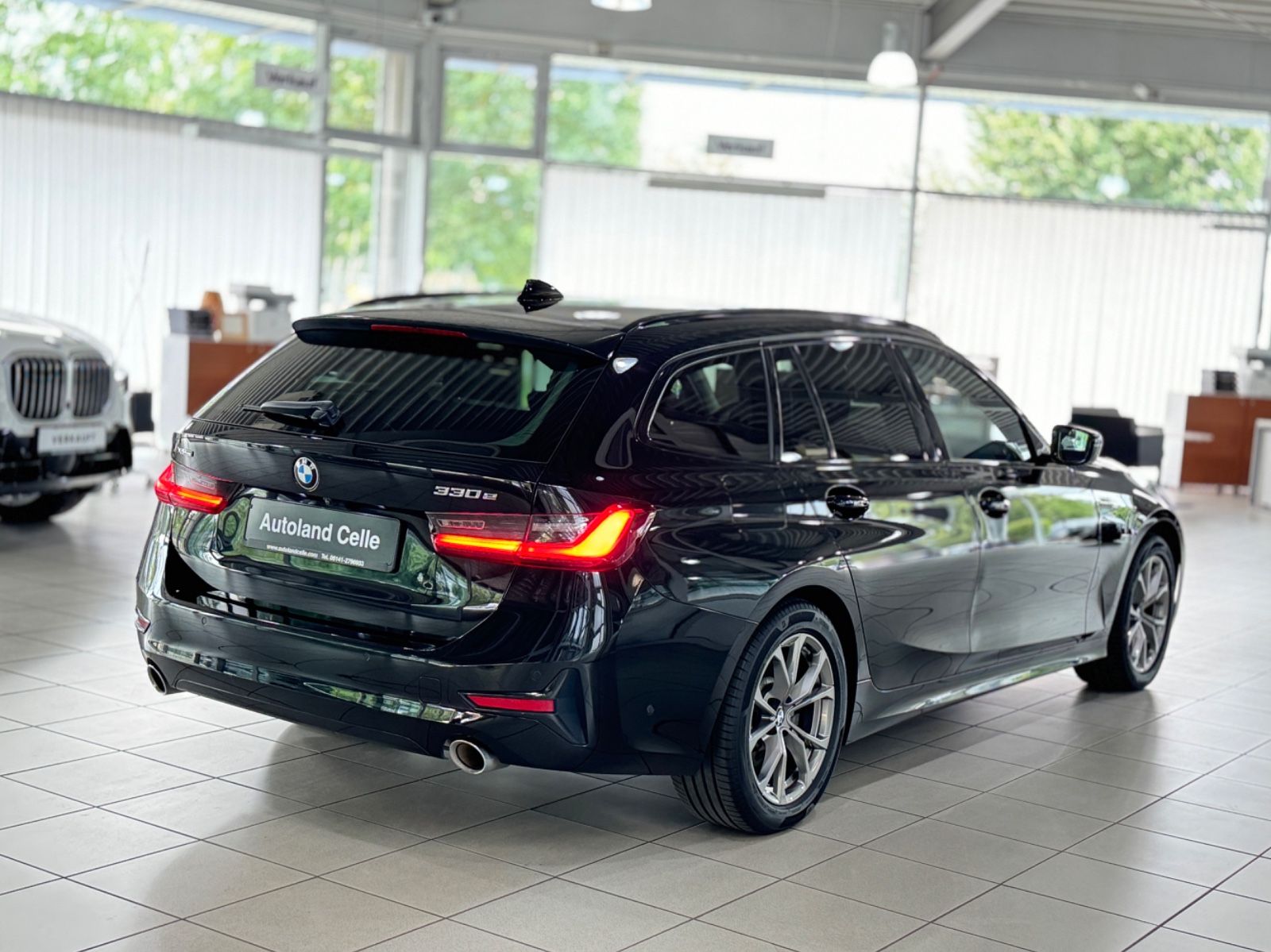 Fahrzeugabbildung BMW 330e xD Sport Line Kamera HiFi DAB Stop&Go AHK