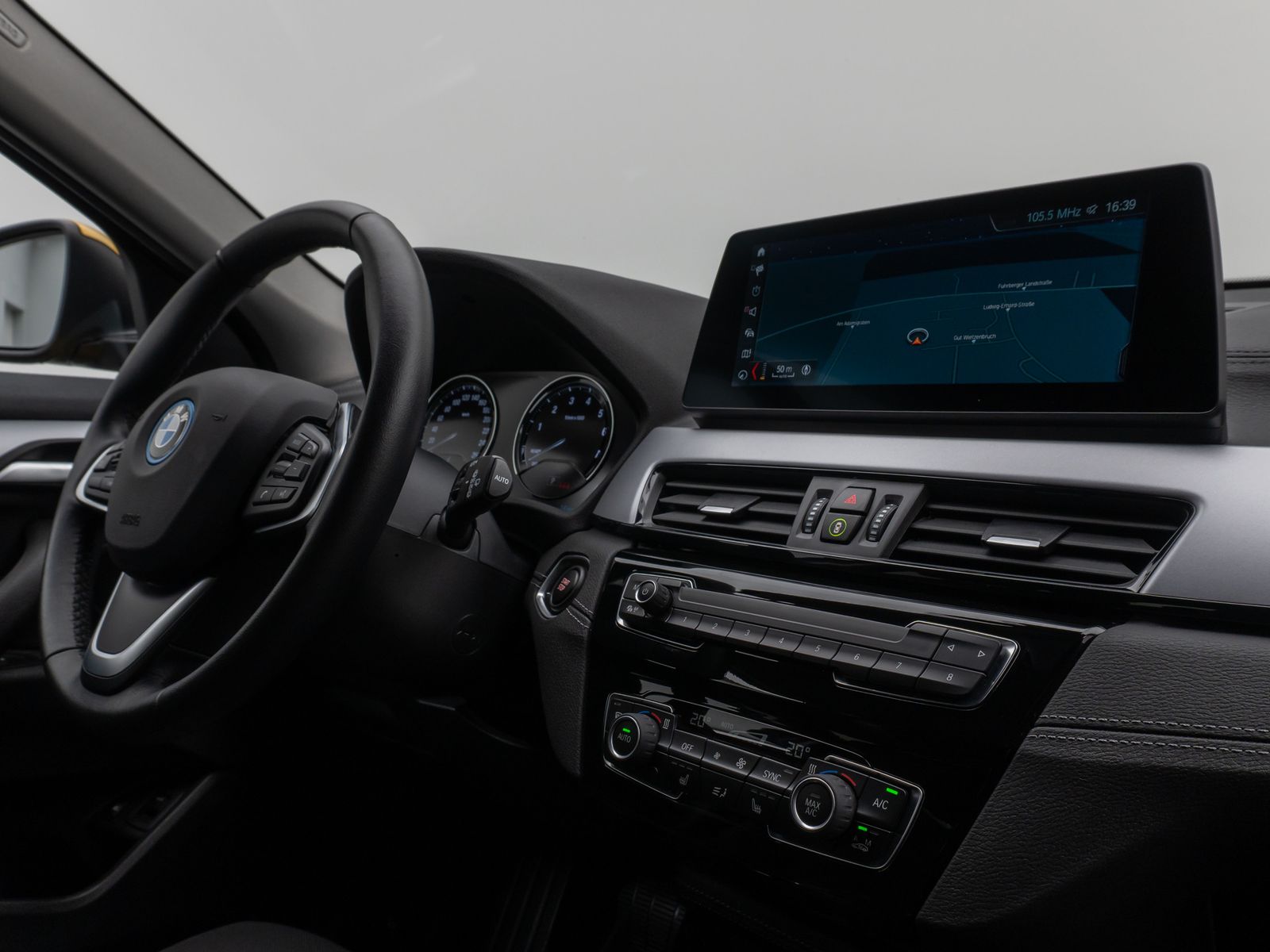 Fahrzeugabbildung BMW X2 xD25e Kamera HUD DAB Navi+ Alarm Sport LED