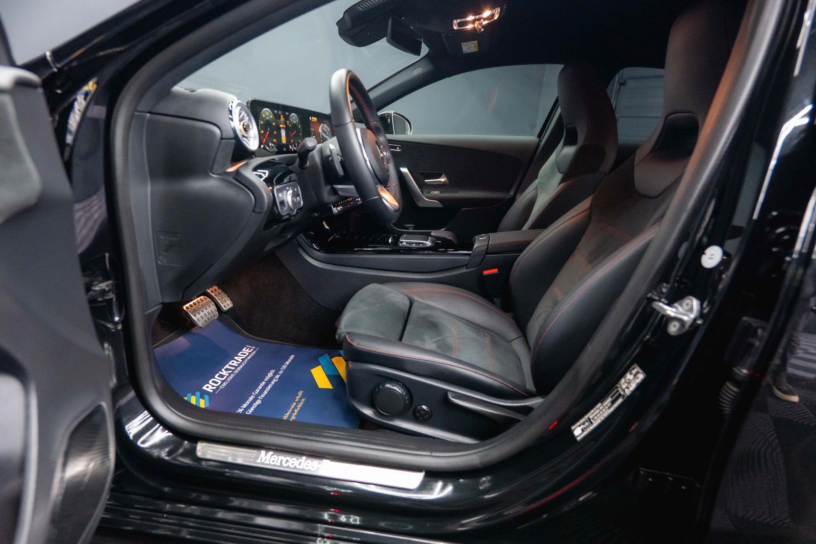 Fahrzeugabbildung Mercedes-Benz A 250 AMG Line Night-Paket *ACC*Head Up*DAB*19%*