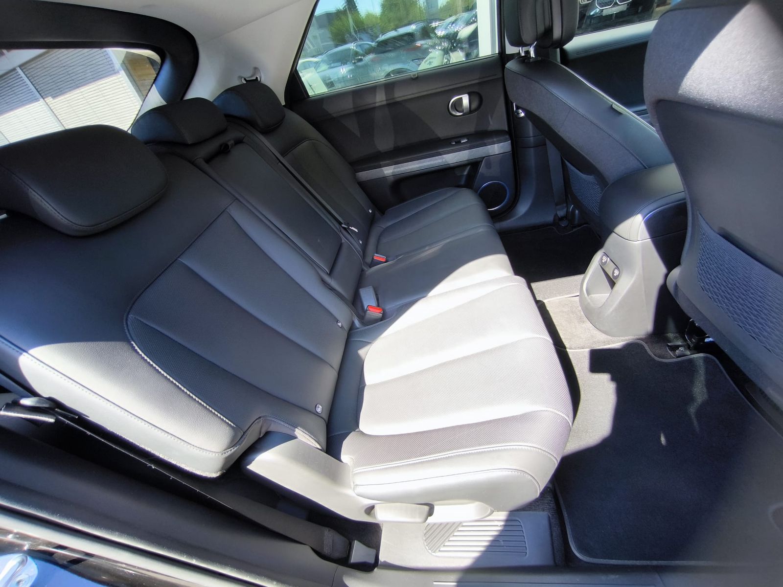 Fahrzeugabbildung Hyundai Ioniq 5 Uniq LED+HEAD+NAVI+SHZ+360°+ACC+BOSE+19"