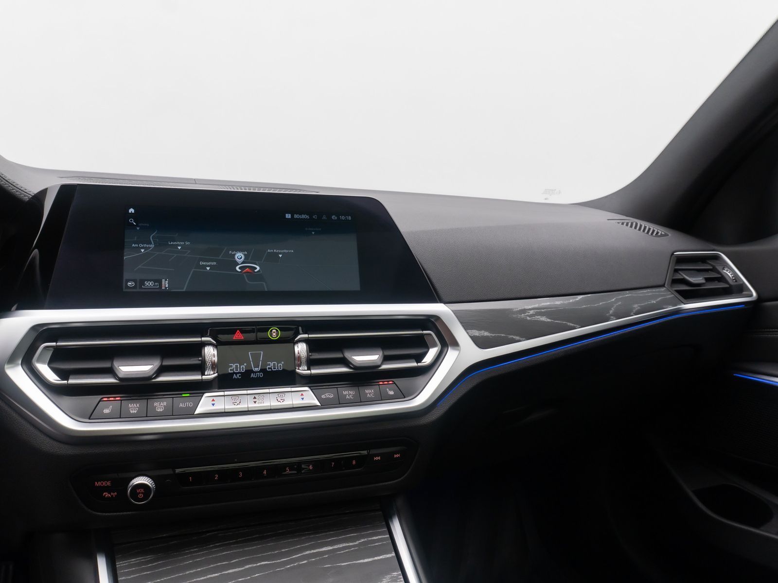 Fahrzeugabbildung BMW 330d xD Luxury Line HUD DAB Kamera AHK Panorama