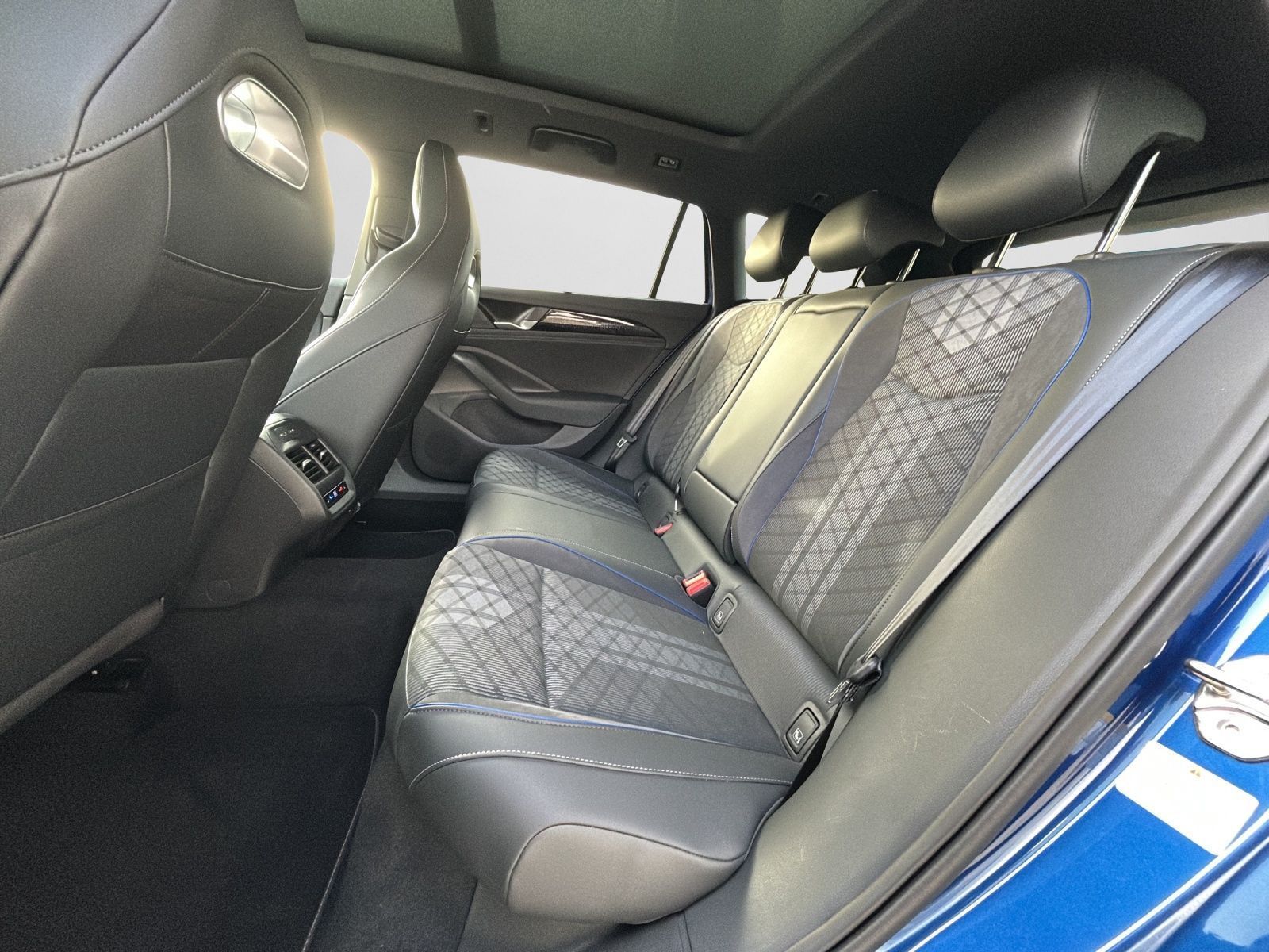 Volkswagen Passat Variant - Bild 15