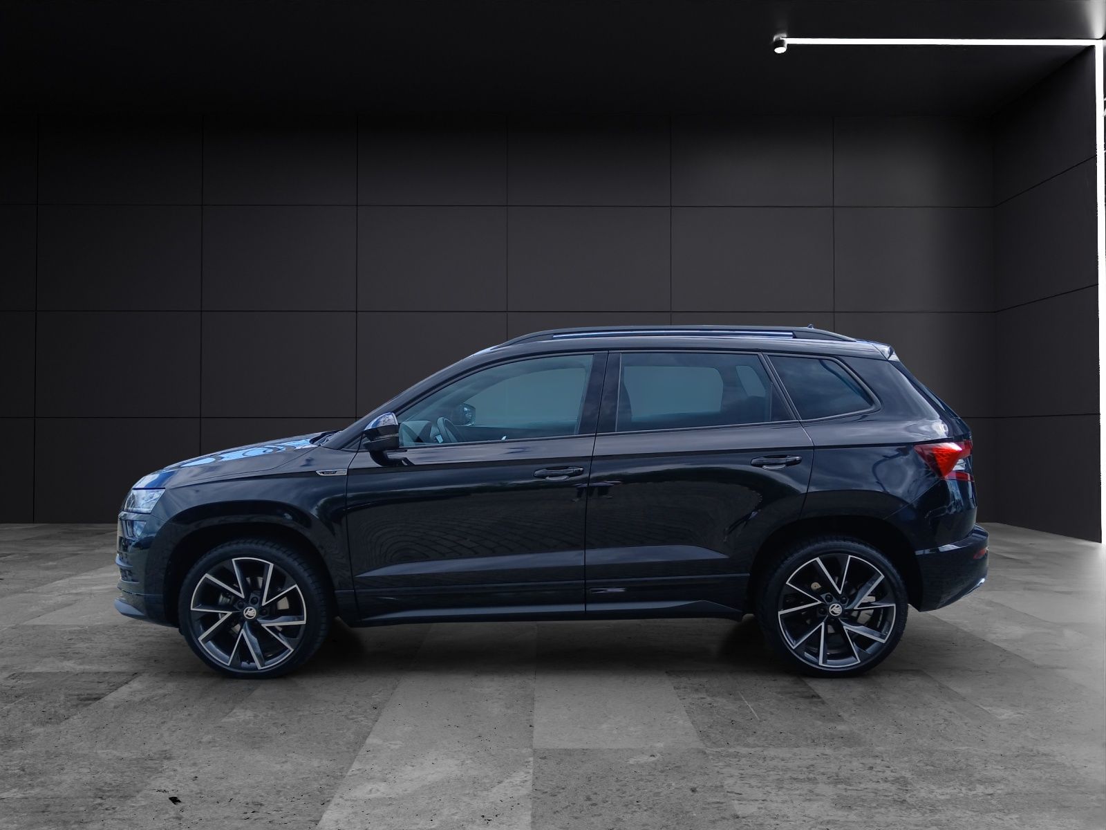 Fahrzeugabbildung SKODA Karoq TSI Sportline DSG LED AHK Navi ACC PDC SH
