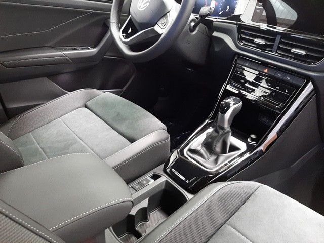 Fahrzeugabbildung Volkswagen T-Roc Black Style 1.5TSI DSG AHK Matrix Massage