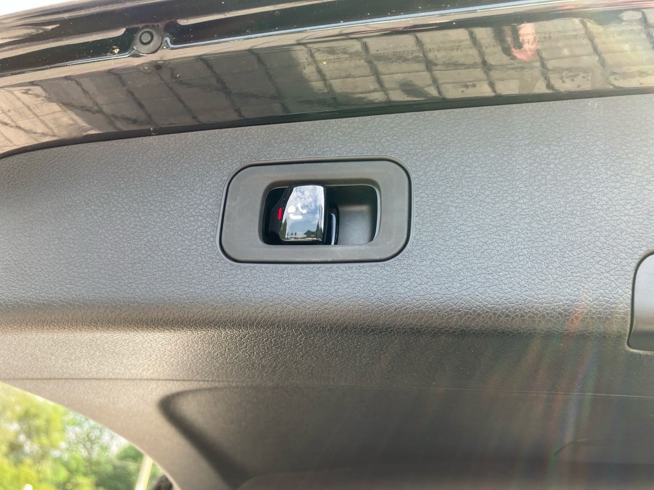 Fahrzeugabbildung Mercedes-Benz E 200 T AMG+AHK+DISTRONIC+KEYLESS+CARPLAY+TOTWIN