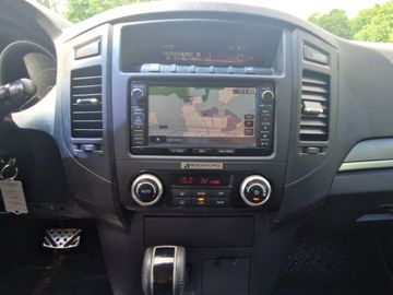Mitsubishi Pajero 3.2 DI-D Edition 30 (200PS) AllradAHK