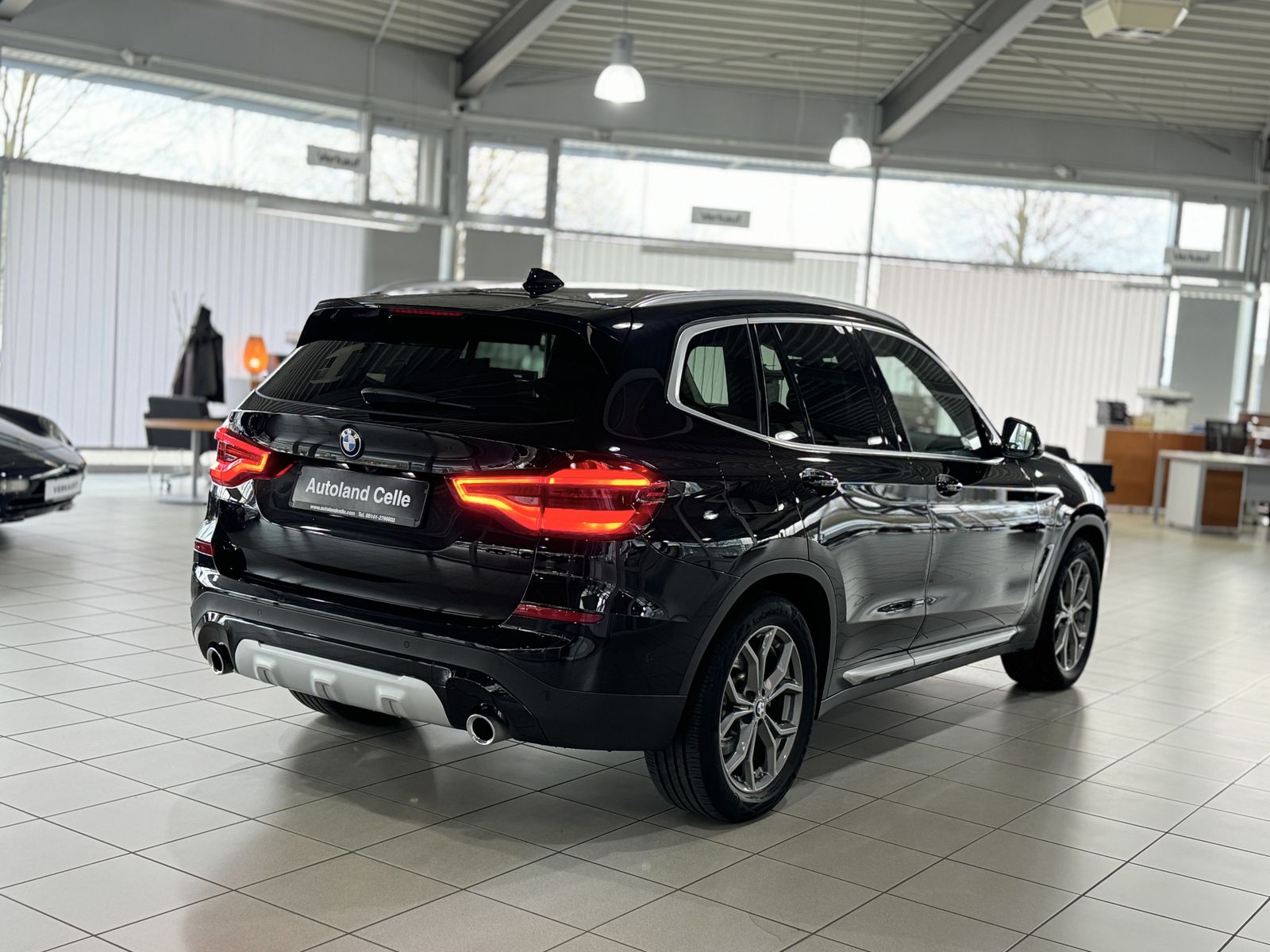 Fahrzeugabbildung BMW X3 xD20d xLine Kamera DAB HiFi Alarm LED Sport