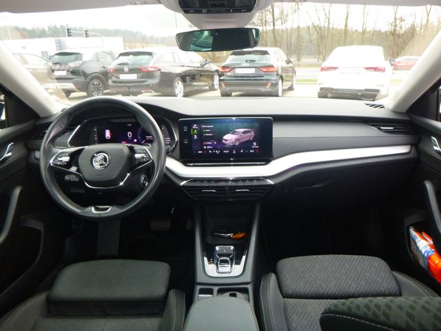 Fahrzeugabbildung Skoda Octavia Combi 2.0 TDI, Clever>AUT/AHK/PANO/ACC<