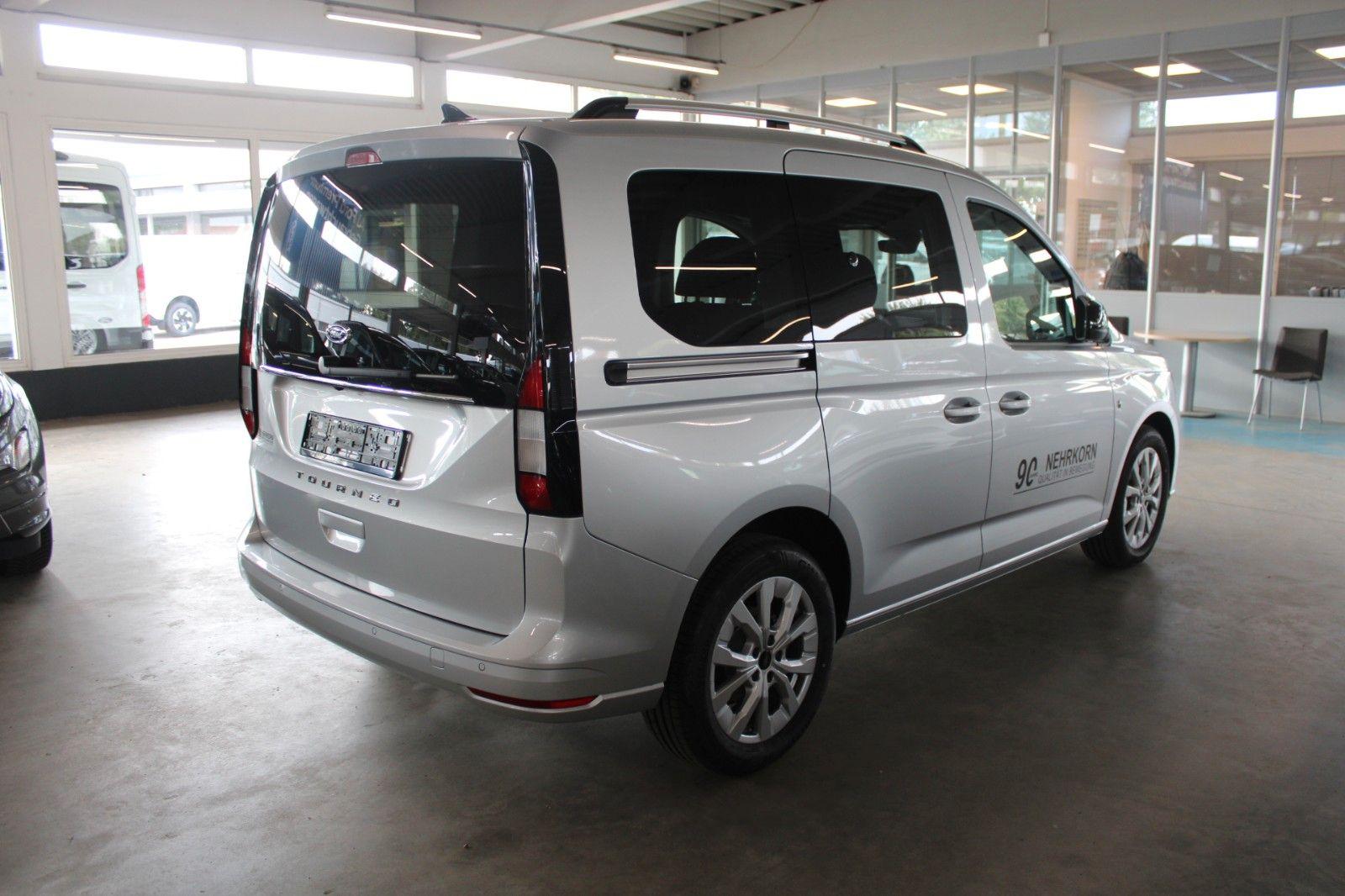 Fahrzeugabbildung Ford Tourneo Connect Titanium 2,0 EcoBlue Automatik