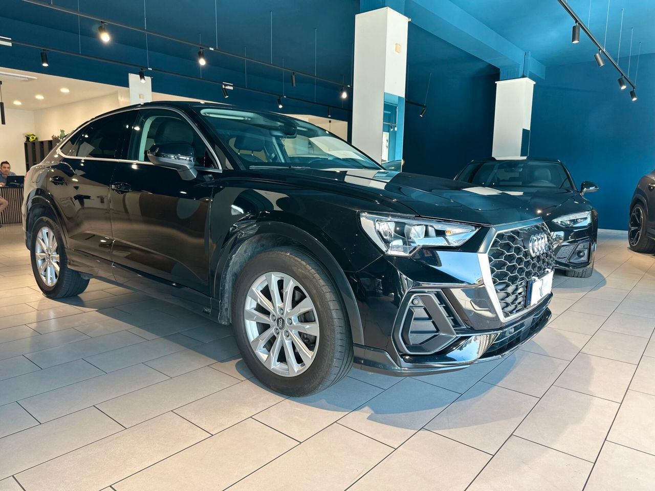 Audi Q3 35 TDI S tronic Business imagem 3