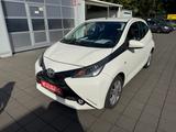 Toyota AYGO x-play touch*KLIMA+KAMERA+TEMPOMAT* - Toyota Aygo (X): 3 Türen