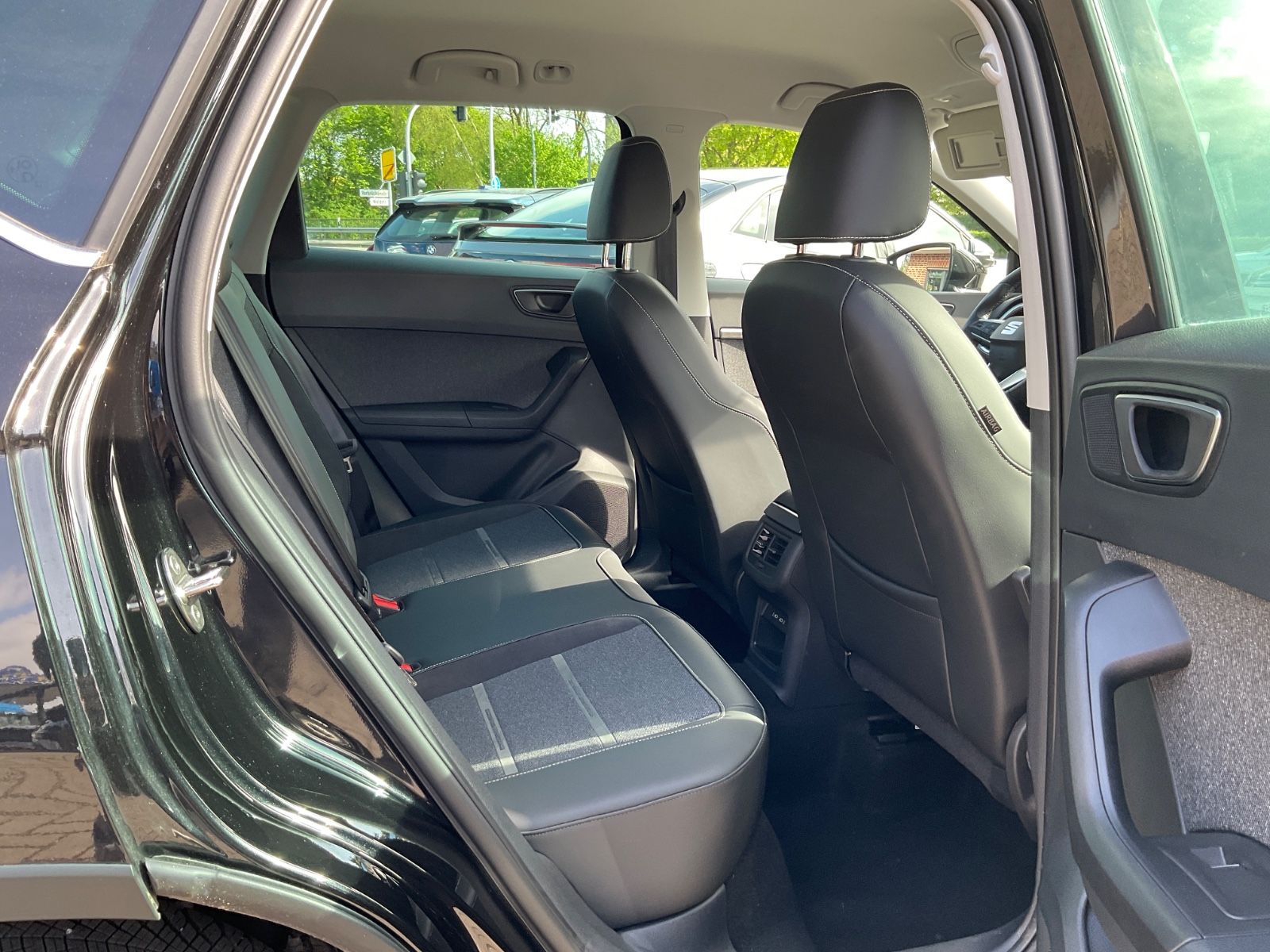 Fahrzeugabbildung SEAT Ateca 1.5 TSI Xperience DSG,LED,Kamera,Navi,GJR