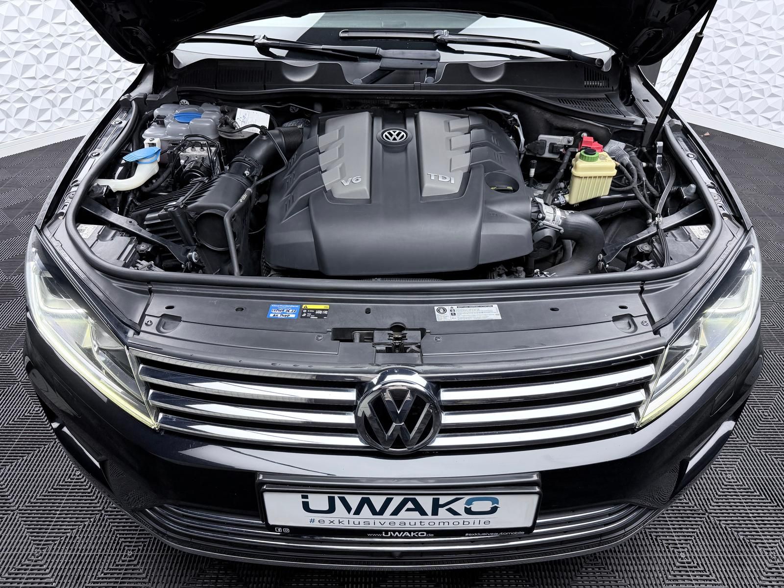 Fahrzeugabbildung Volkswagen Touareg 3.0 TDI 4M/LUFT/STANDHZ/PANO/AHK/360°/AC