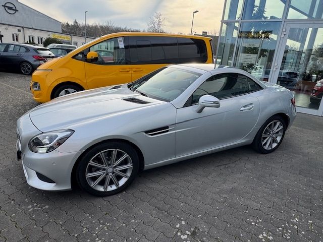 Fahrzeugabbildung Mercedes-Benz SLC 300 Roadster PANO NAVI ALU