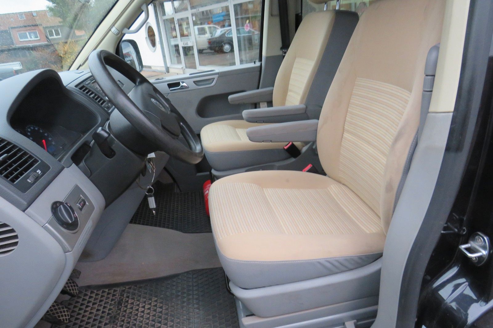 Fahrzeugabbildung Volkswagen T5 California 1.H SCHECKHEFT MOTOR TEILÜBERHOHLT