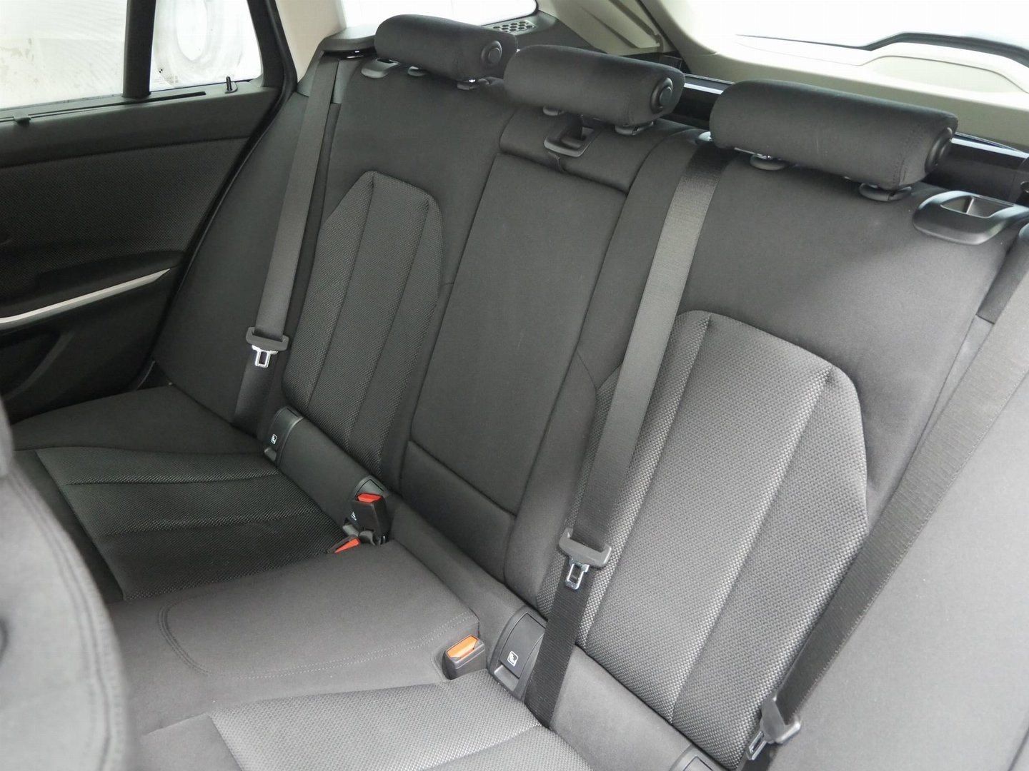 Fahrzeugabbildung BMW 318i |Driving Assistant |Komfortzugang |Sitzheiz