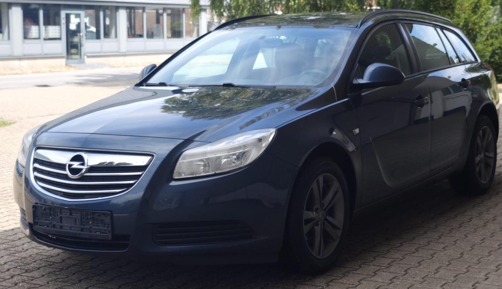 Opel Insignia 2010 — interior