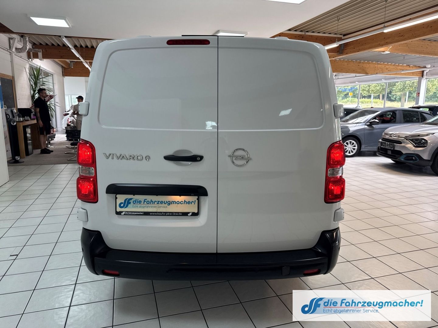 Fahrzeugabbildung Opel Vivaro Kasten -e Elegance L 75 kWh HUD Navi Appl