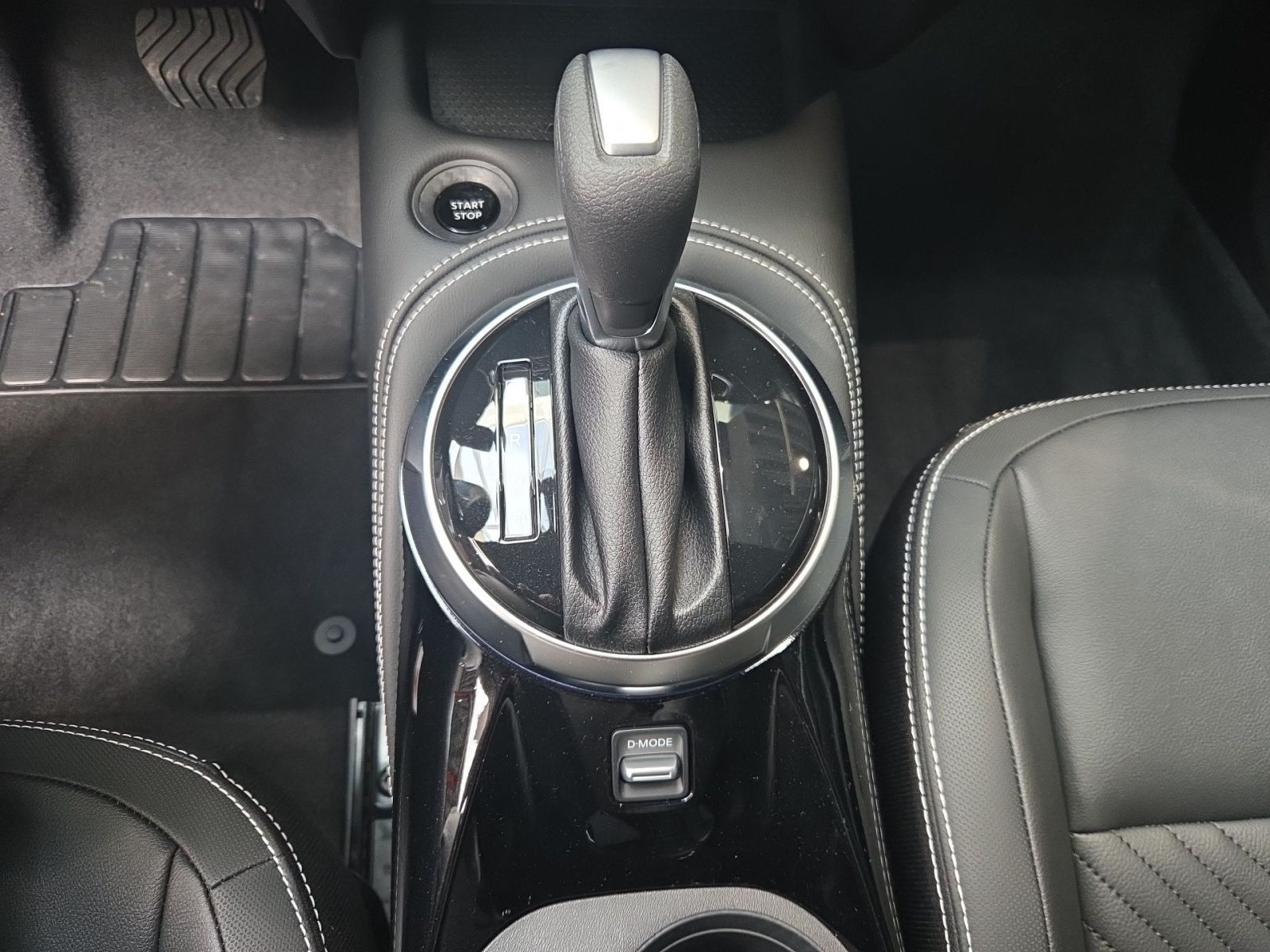 Fahrzeugabbildung Nissan Juke 1.6 Hybrid Tekna 143 PS Autom. *BOSE*FRONTS