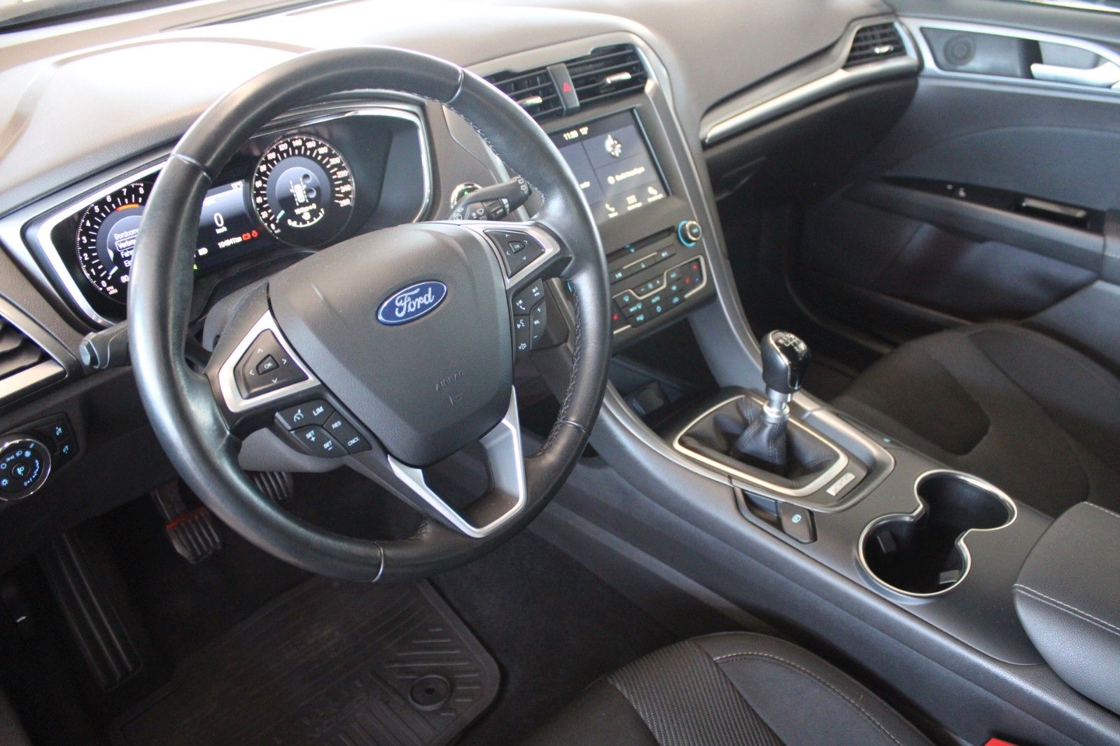 Fahrzeugabbildung Ford Mondeo 1,5 EB Titanium Turnier Winter Paket uvm.