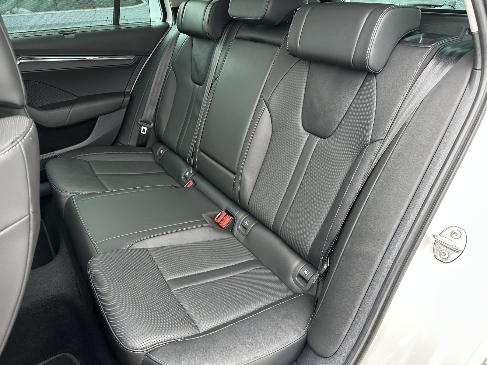 Fahrzeugabbildung SKODA Octavia Combi 2.0 TDI 4x4 Style NAV+LED+PANO+AHK