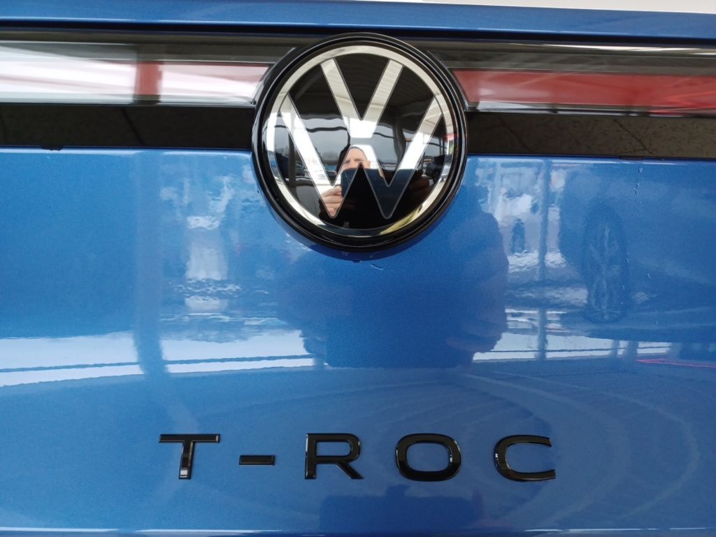 Fahrzeugabbildung Volkswagen T-Roc 1.5 eTSI DSG R-Line Black Style incl. WR