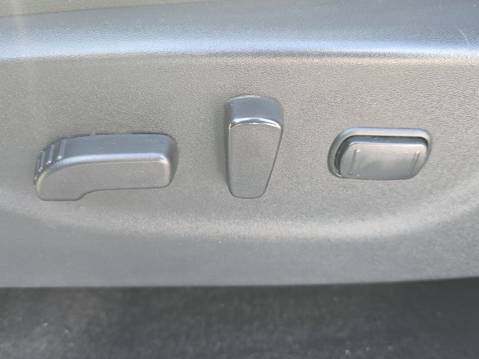Fahrzeugabbildung Nissan Navara NP300 Tekna Double Cab 4x4 RFK SH LED