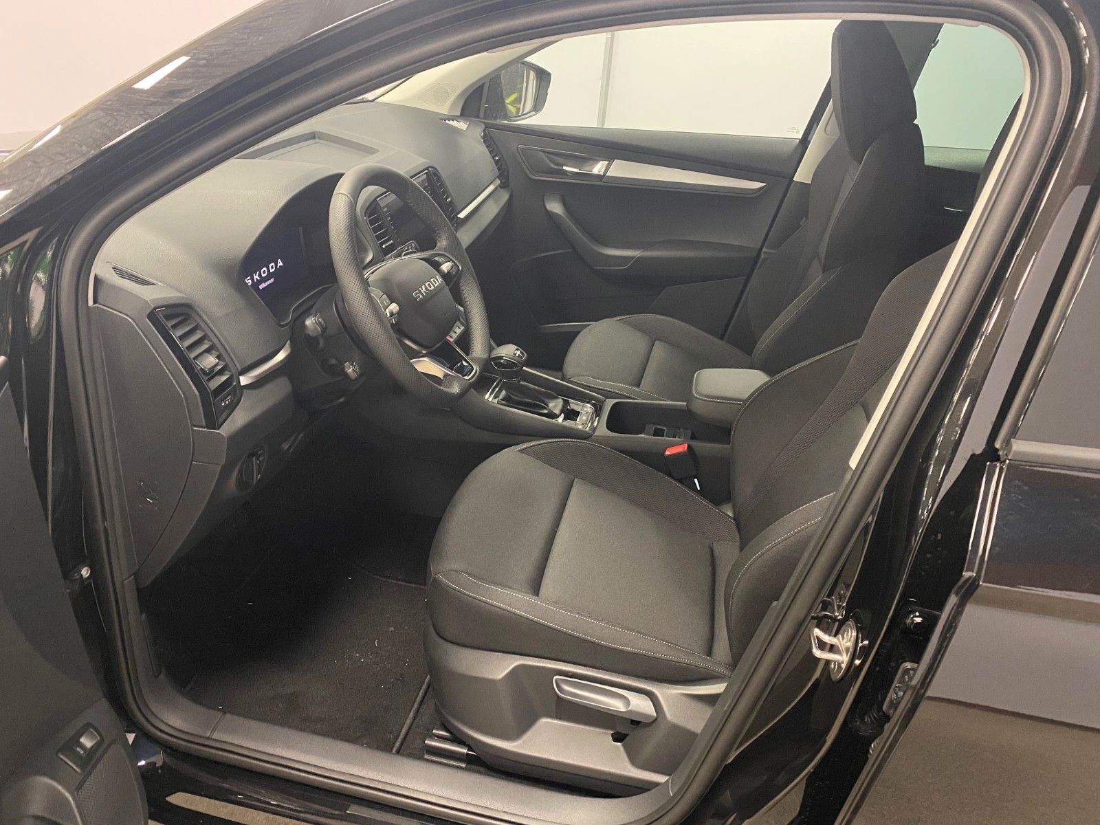 Fahrzeugabbildung SKODA Karoq 1.5 TSI DSG+Garantie 2030 oder 100tKM+NAVI