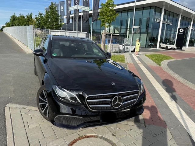 MERCEDES-BENZ E 220 d 4MATIC T Autom. -