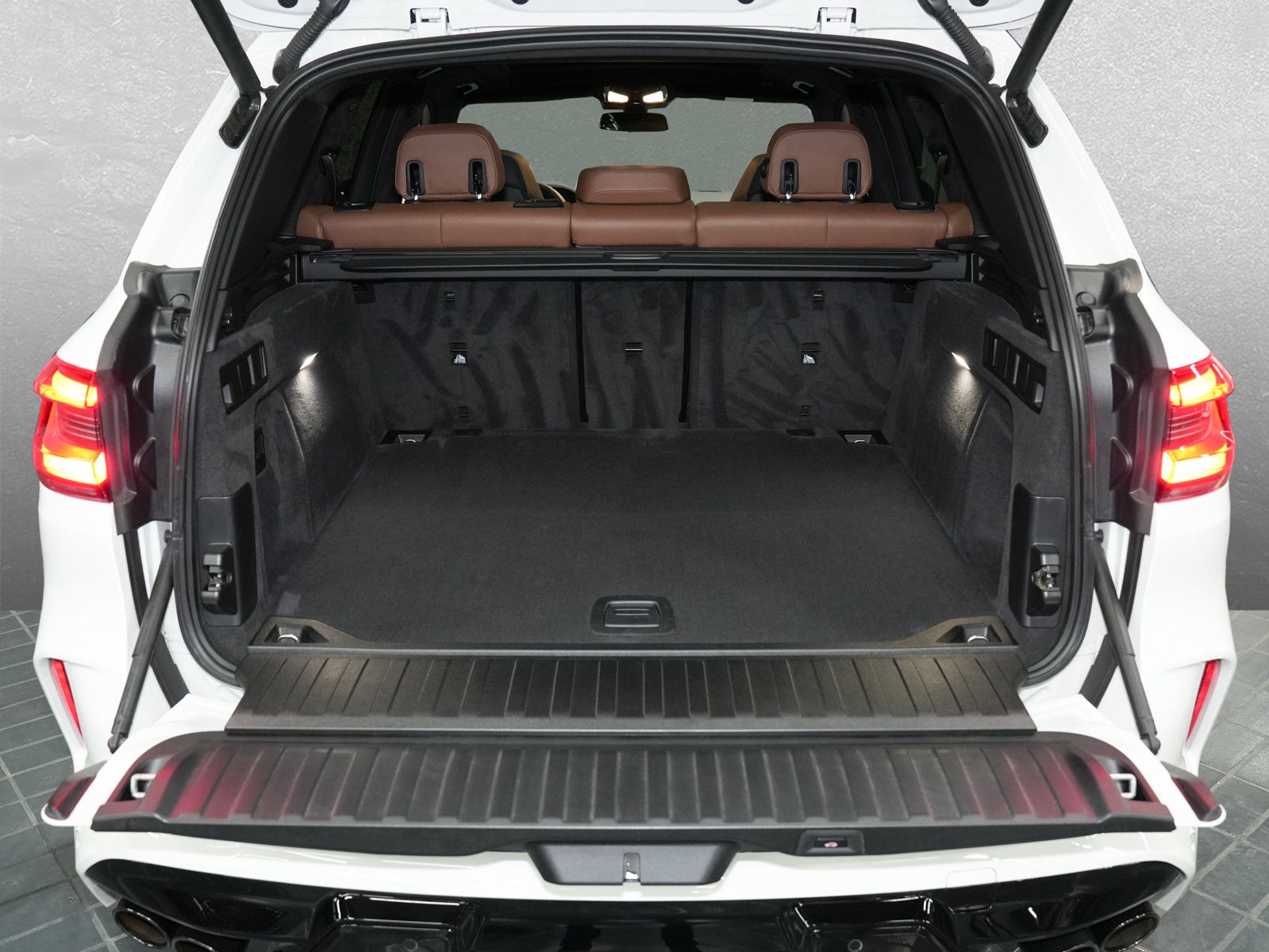 Fahrzeugabbildung BMW X5 M Competition - Merino|Pano|DrivingAssistProf