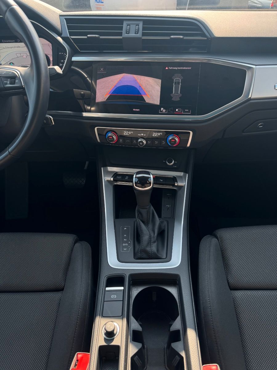 Fahrzeugabbildung Audi Q3 45 TFSI e S tronic Sonos Virtual Pano CAM ACC