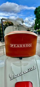 Piaggio Vespa / Oldtimer / Komplett restauriert / TOP - ROLLER OLDTIMER