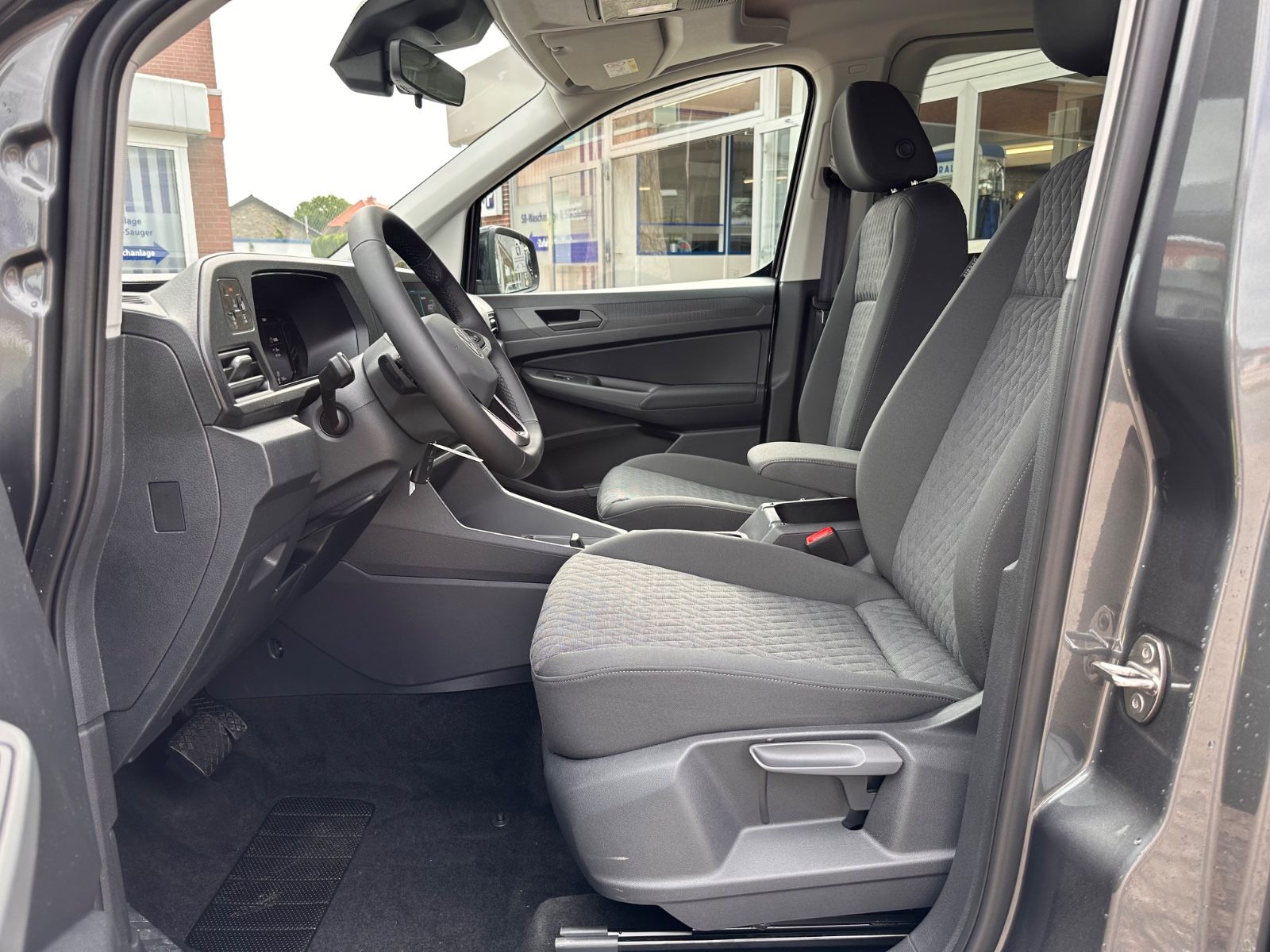 Fahrzeugabbildung Volkswagen Caddy Maxi Kombi 1.5 TSI Life DSG AHK/ACC/APP