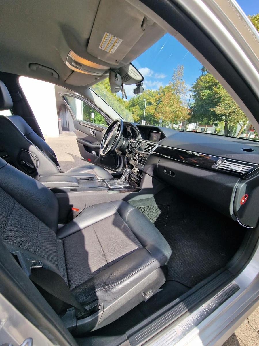 Mercedes-Benz E220 2011 — photo 12