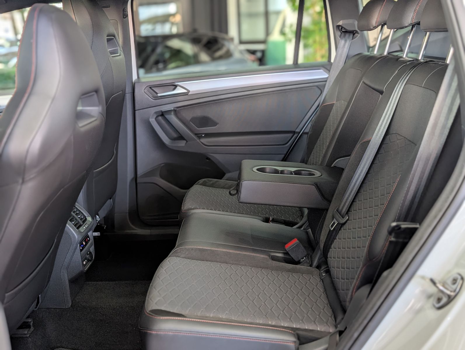 Fahrzeugabbildung SEAT Tarraco FR AHK PANO ACC VIRT APP MEMO BEATS StHz
