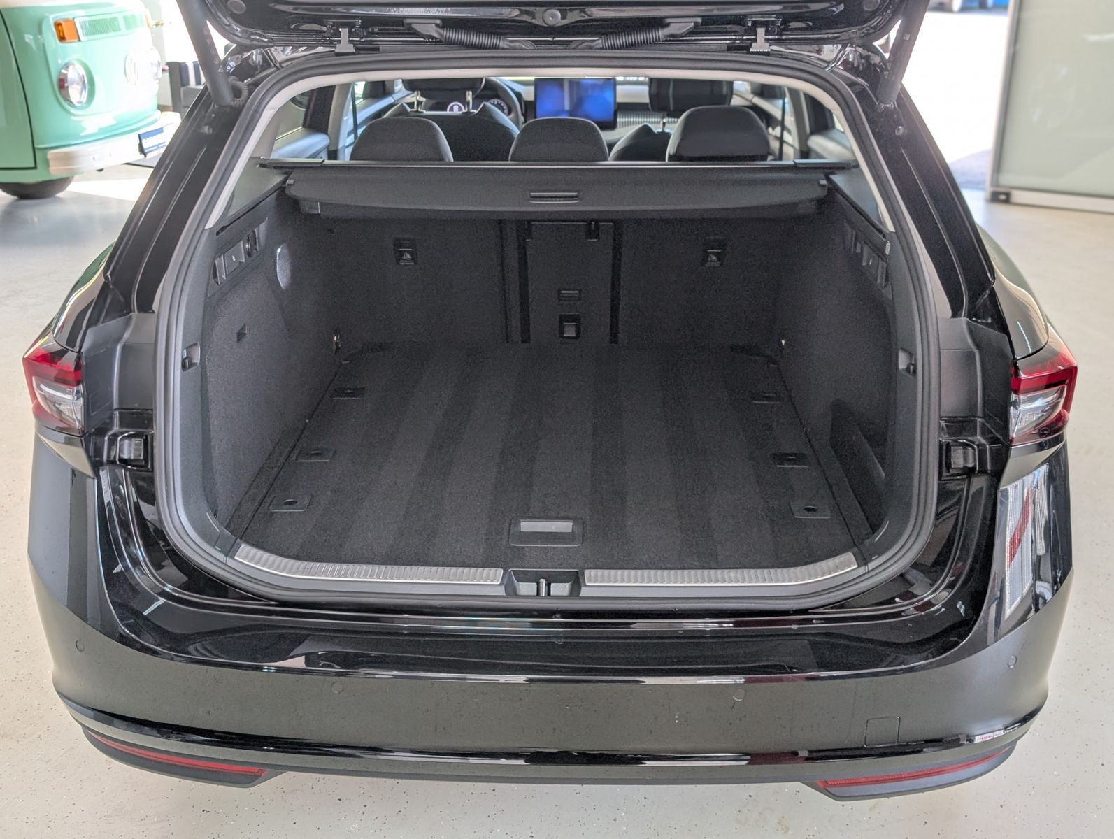 Fahrzeugabbildung SKODA Superb IV 2.0TDI DSG 4x4 MATRIX ACC NEUES MODELL