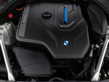 Fahrzeugabbildung BMW 530e Tour Luxury Line HiFi Pano AHK Kamera DAB