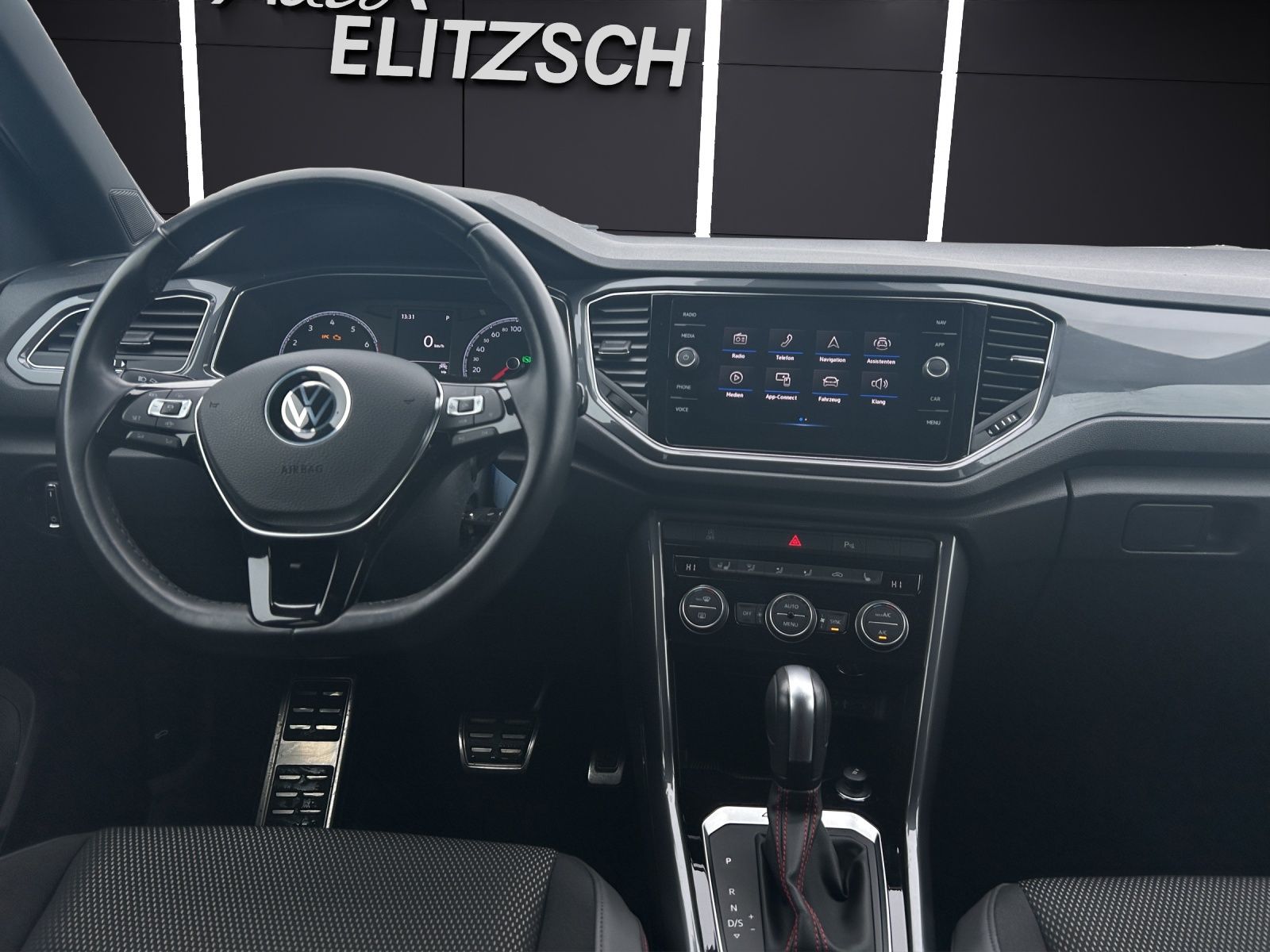 Fahrzeugabbildung Volkswagen T-Roc TSI Sport DSG 4M LED Navi ACC RFK SH