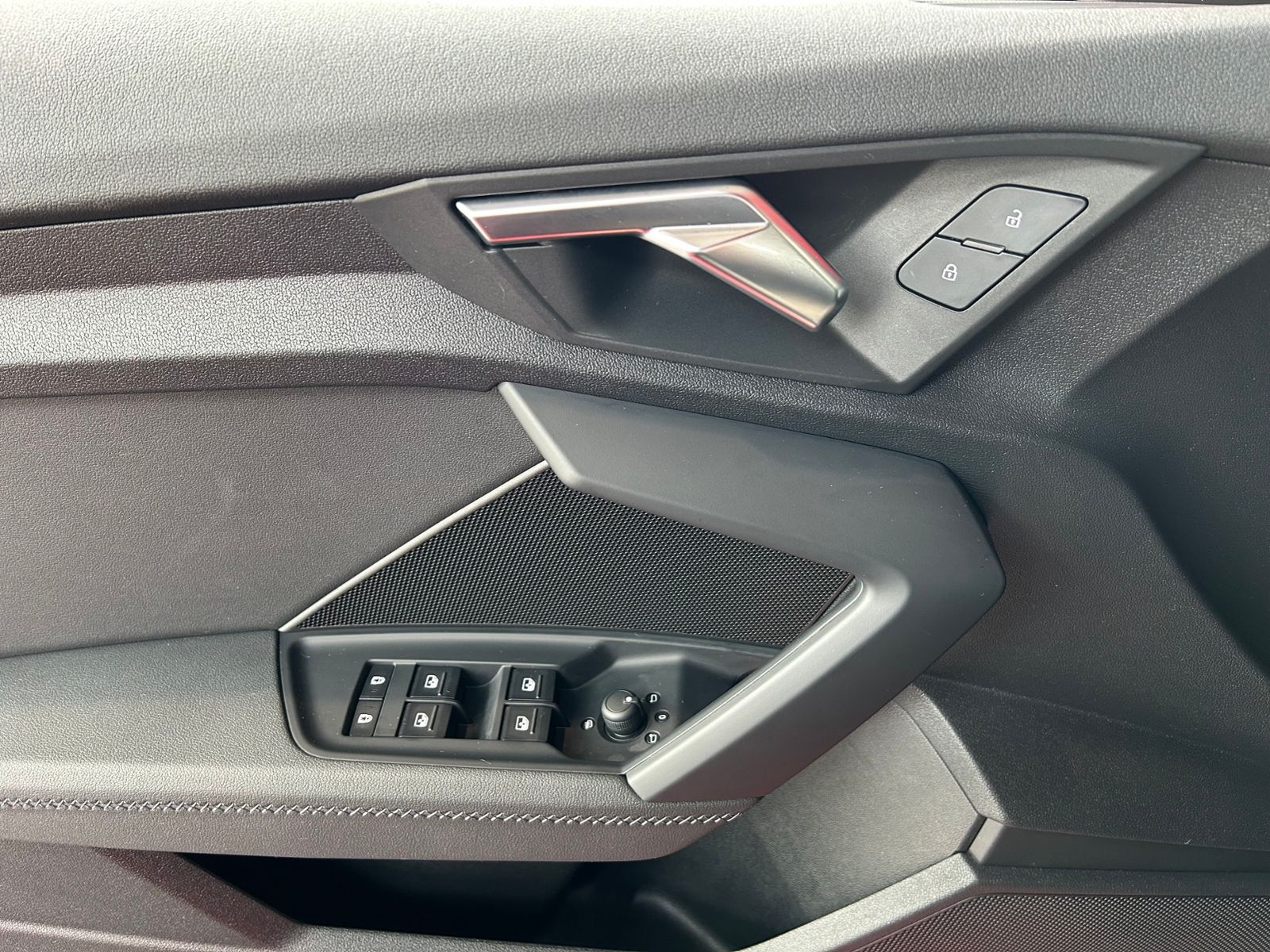 Fahrzeugabbildung Audi A3 Sportback  35 TFSI S line AHK LED NAVI